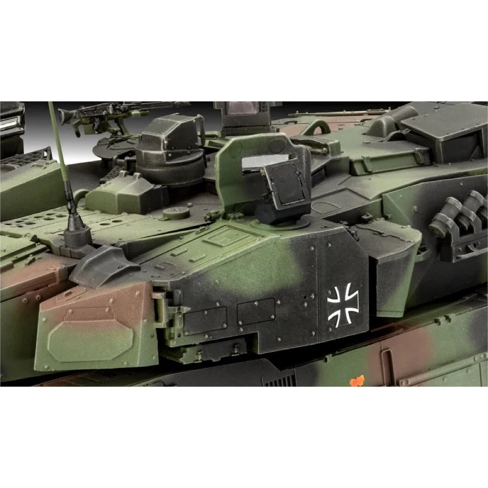 Revell 03360 1/35 Leopard 2A7A1 - Image 6