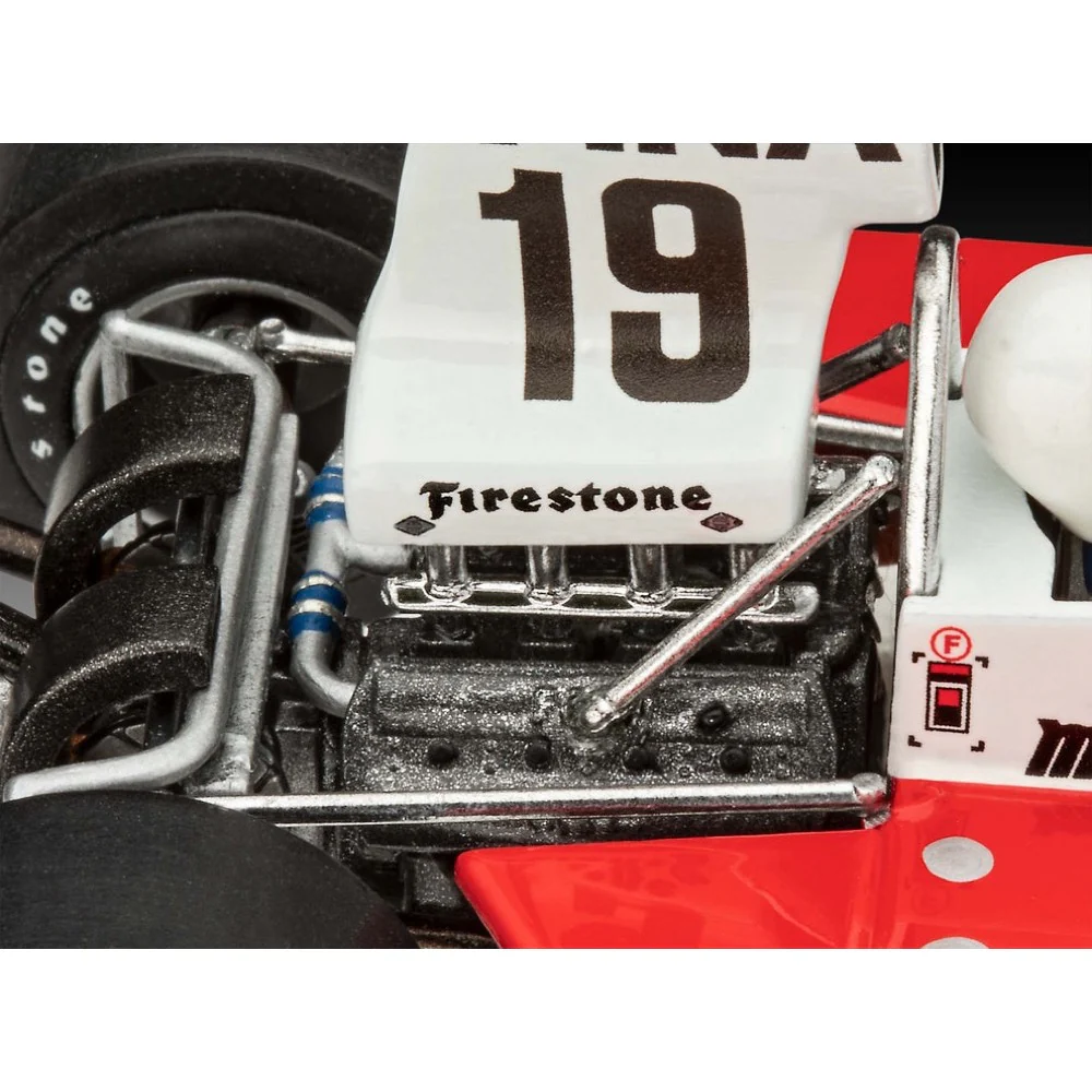 Revell 67739 1/32 Surtees TS16/03 Model Kit Set - Image 6