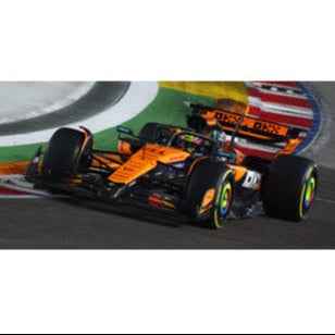 Spark S9590 1/43 Mclaren Mcl39 No.4 & No.81 Formula 1 Constructors' Champion 2025 Lando Norris & Oscar Piastri - Image 2