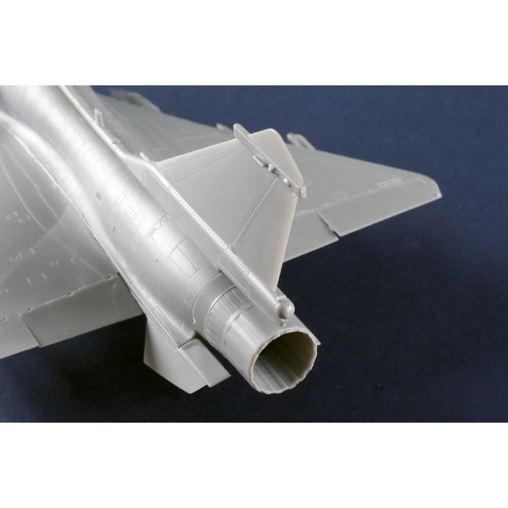 Trumpeter 01698 1/72 Chinese J-10C Fighter - Image 6