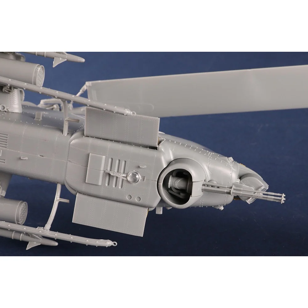 Trumpeter 05117 1/35 Bell AH-1Z Super Cobra - Image 10