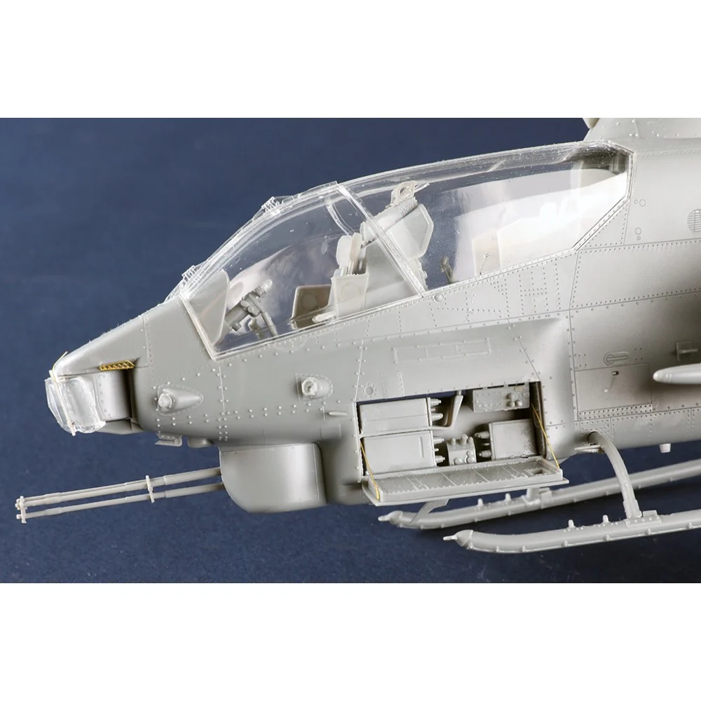 Trumpeter 05117 1/35 Bell AH-1Z Super Cobra - Image 11