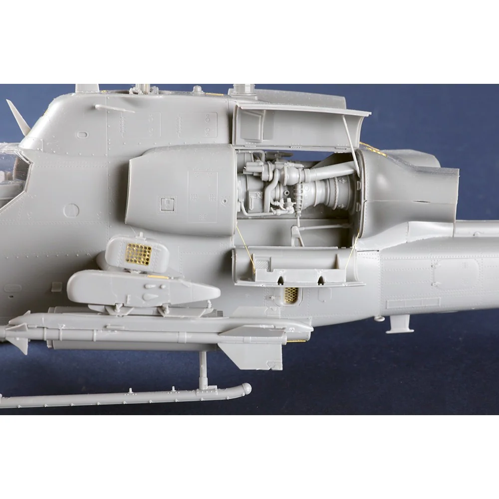 Trumpeter 05117 1/35 Bell AH-1Z Super Cobra - Image 12
