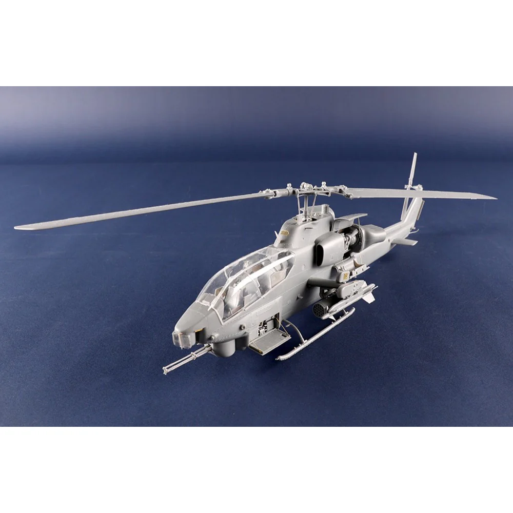 Trumpeter 05117 1/35 Bell AH-1Z Super Cobra - Image 7
