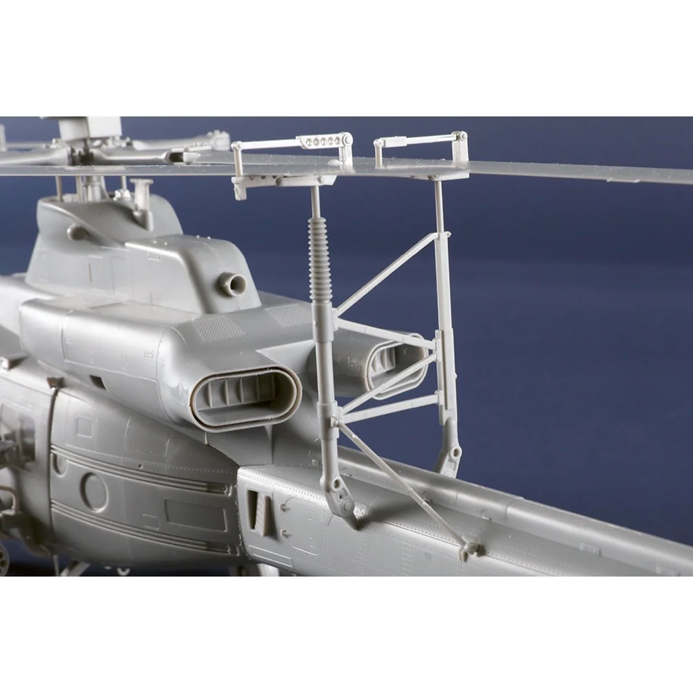 Trumpeter 05118 1/35 UH-1Y Venom - Image 12