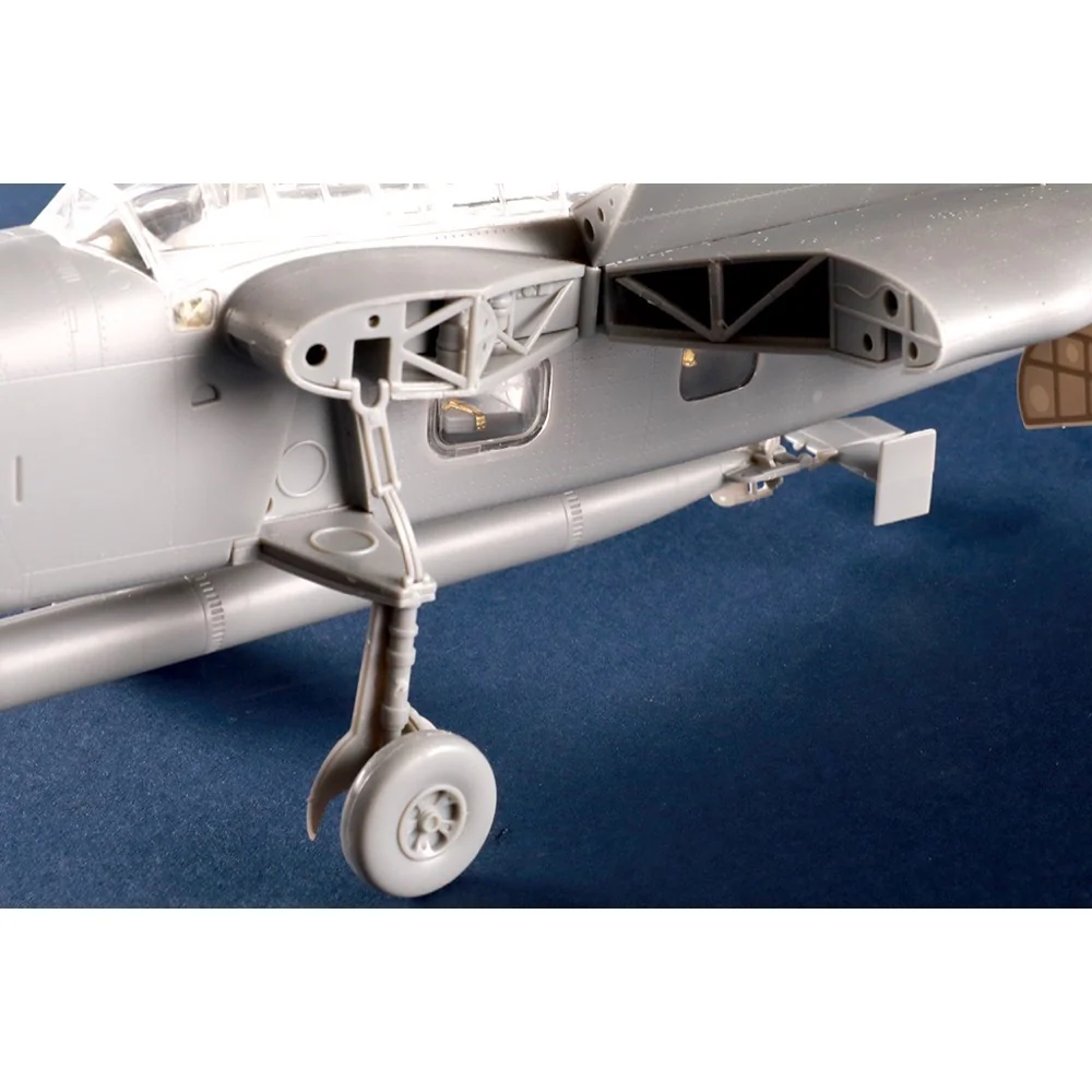 Trumpeter 05825 1/48 Royal Navy Fairey Barracuda Mk 11 Torpedo Bomber - Image 5