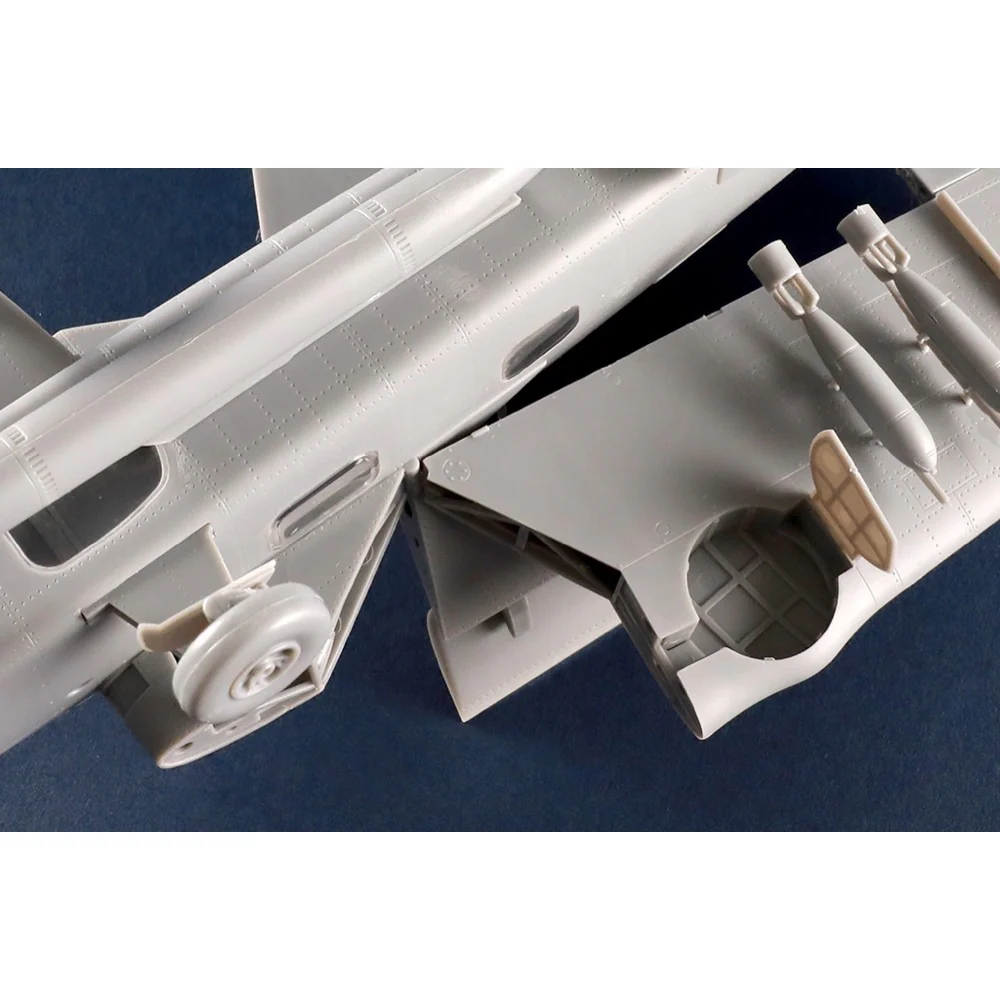 Trumpeter 05825 1/48 Royal Navy Fairey Barracuda Mk 11 Torpedo Bomber - Image 6