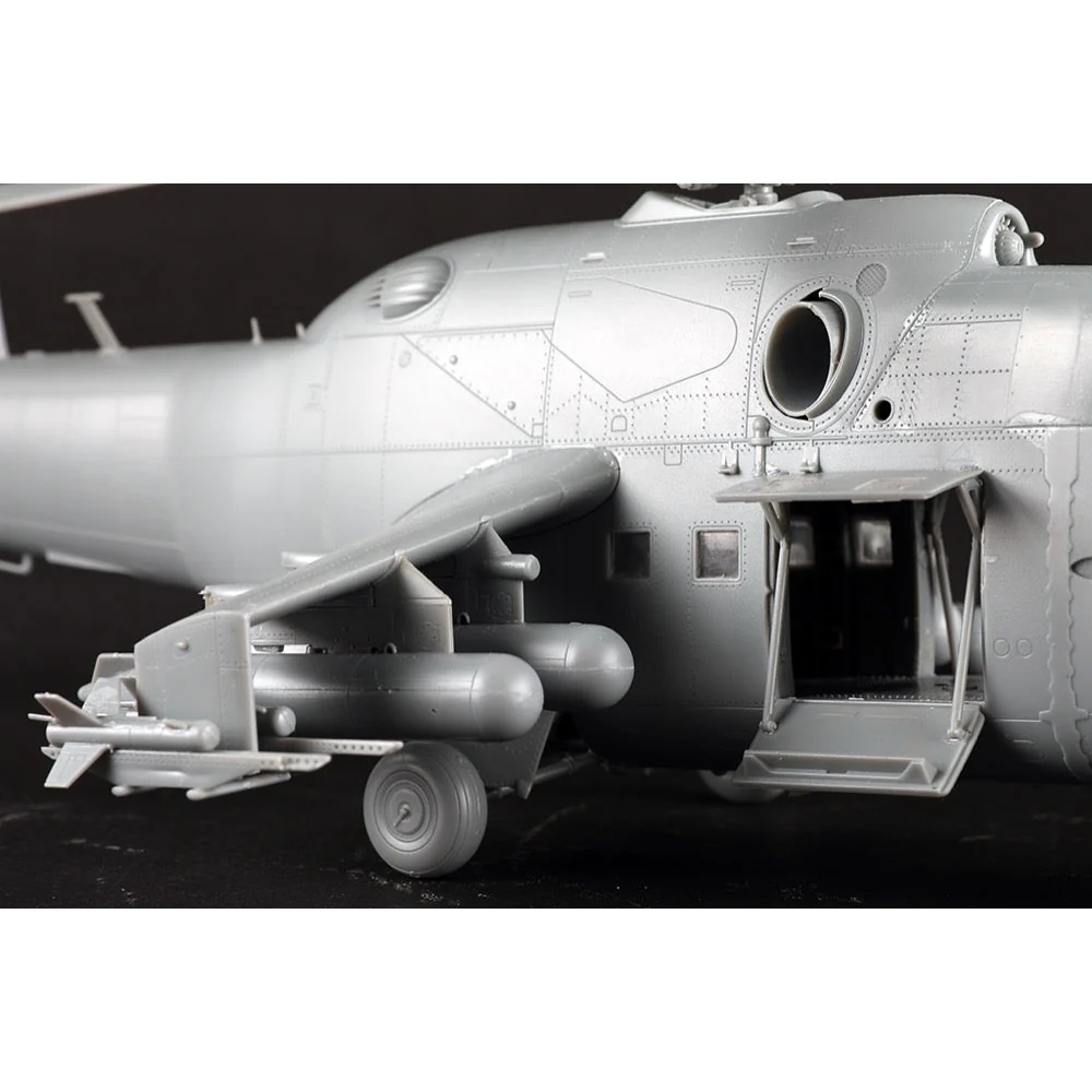Trumpeter 05828 1/48 Mil Mi-24A Hind-B - Image 8