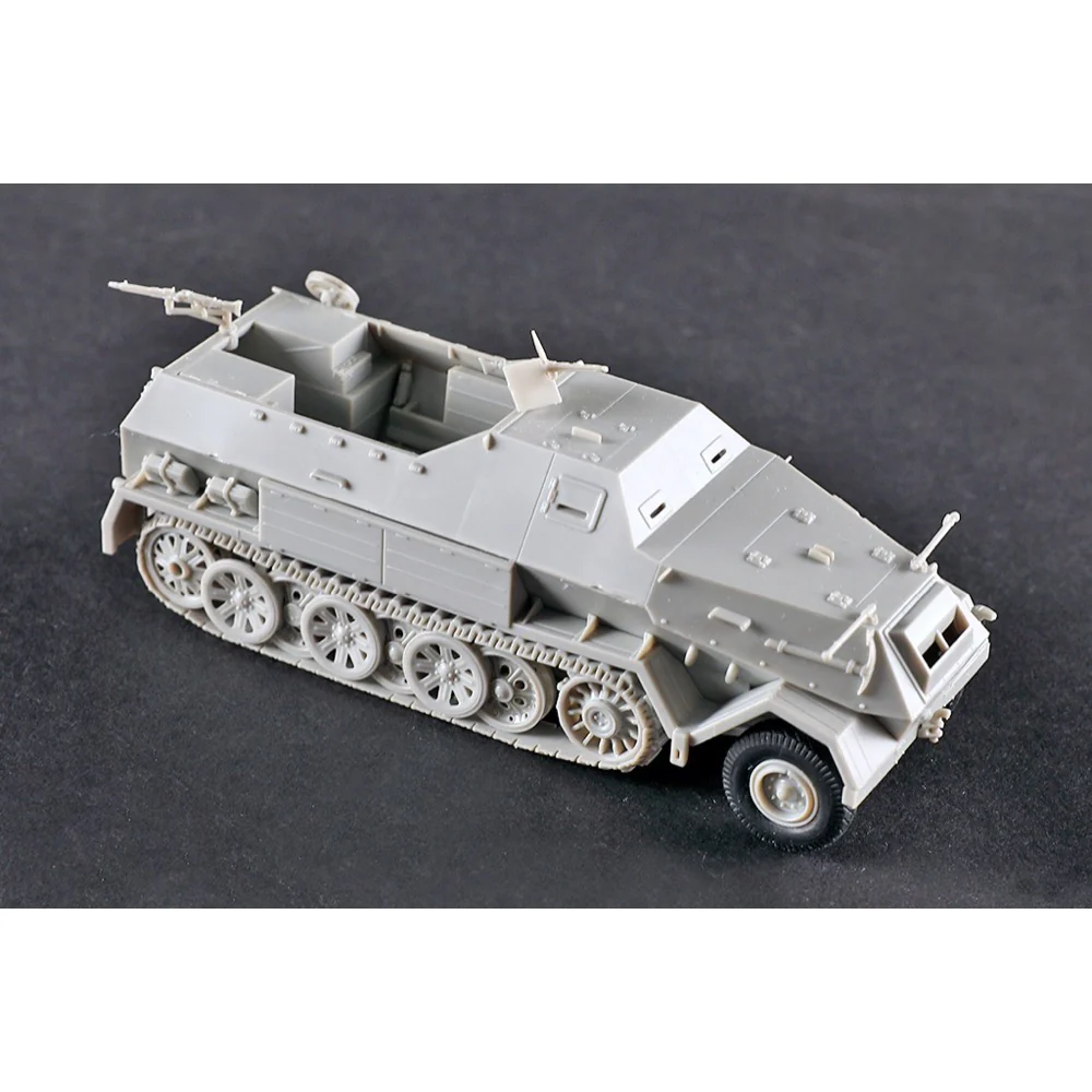 Trumpeter 07404 1/72 Sd.Kfz.8 Gepanzerter Zugkraftwagen 12t - Image 3