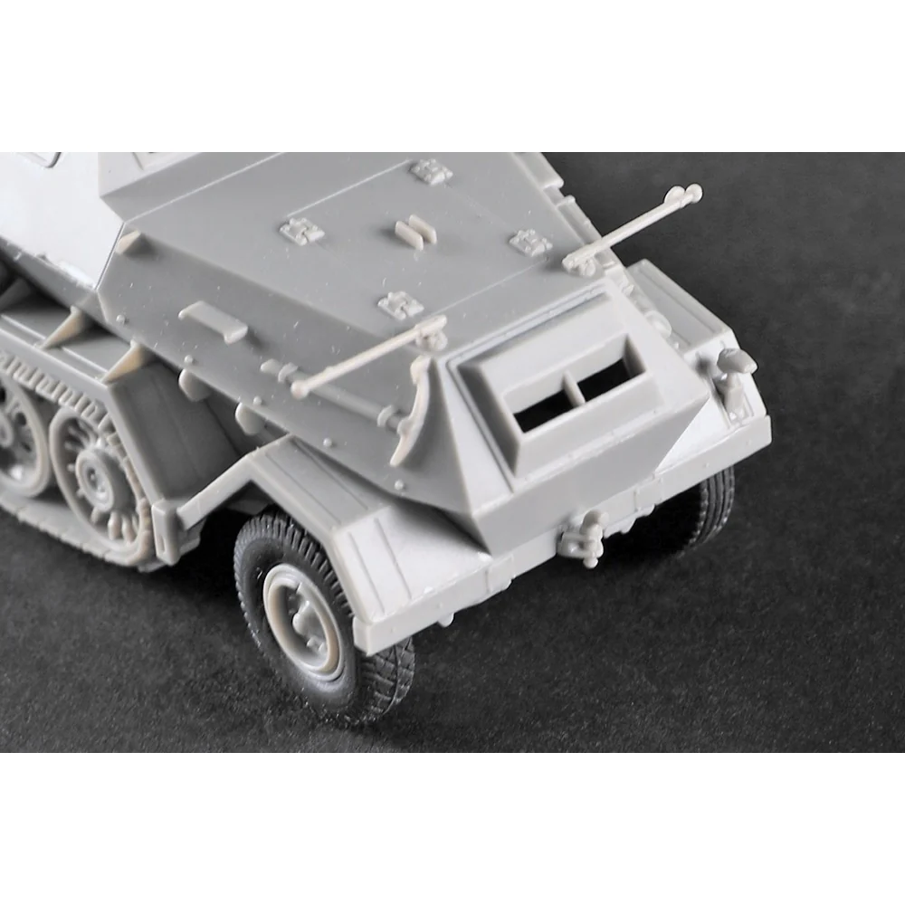 Trumpeter 07404 1/72 Sd.Kfz.8 Gepanzerter Zugkraftwagen 12t - Image 5