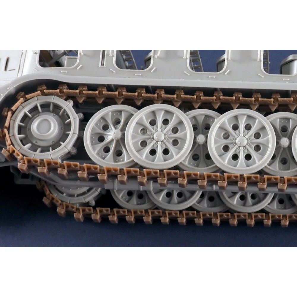 Trumpeter 09575 1/35 Schwerer Zugkraftwagen 18 t Sd.Kfz.9 Artillery Version - Image 8