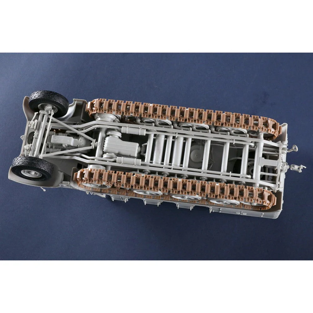 Trumpeter 09575 1/35 Schwerer Zugkraftwagen 18 t Sd.Kfz.9 Artillery Version - Image 9