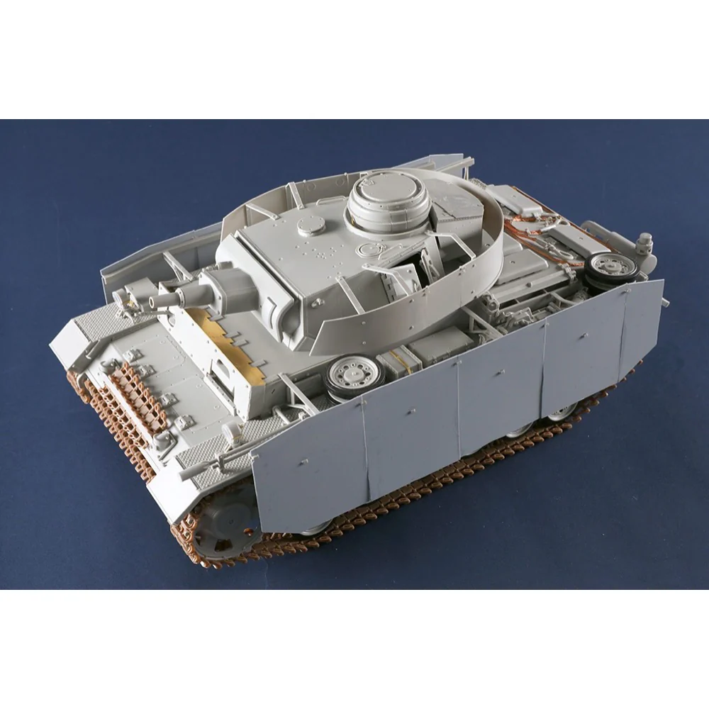 Trumpeter 1/16 Pz.Kpfw.III Ausf.N Plastic Model Kit - Image 6
