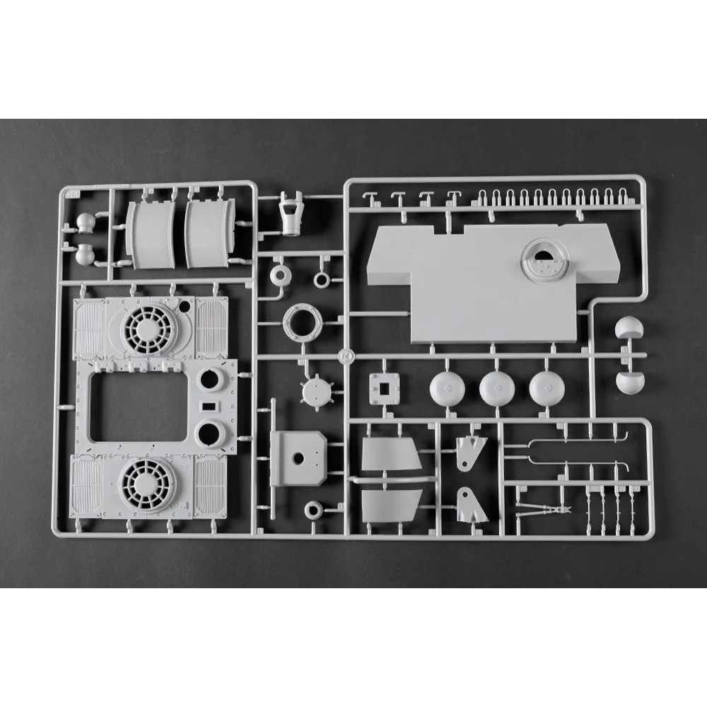 Trumpeter 1/16 Pz.Kpfw.VI Sd.Kfz.182 Tiger II (Henschel 105mm) Plastic Model Kit - Image 21
