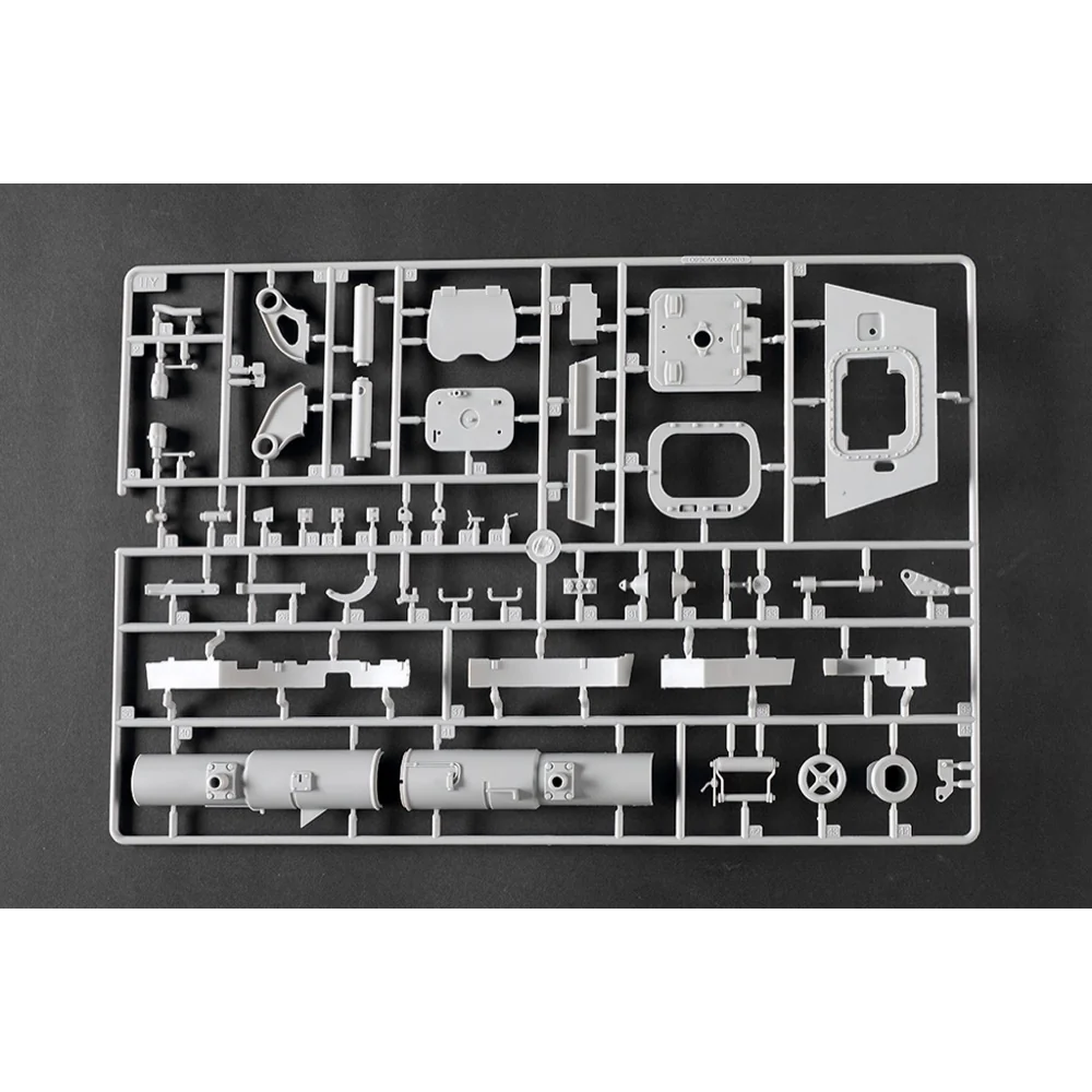 Trumpeter 1/16 Pz.Kpfw.VI Sd.Kfz.182 Tiger II (Henschel 105mm) Plastic Model Kit - Image 22