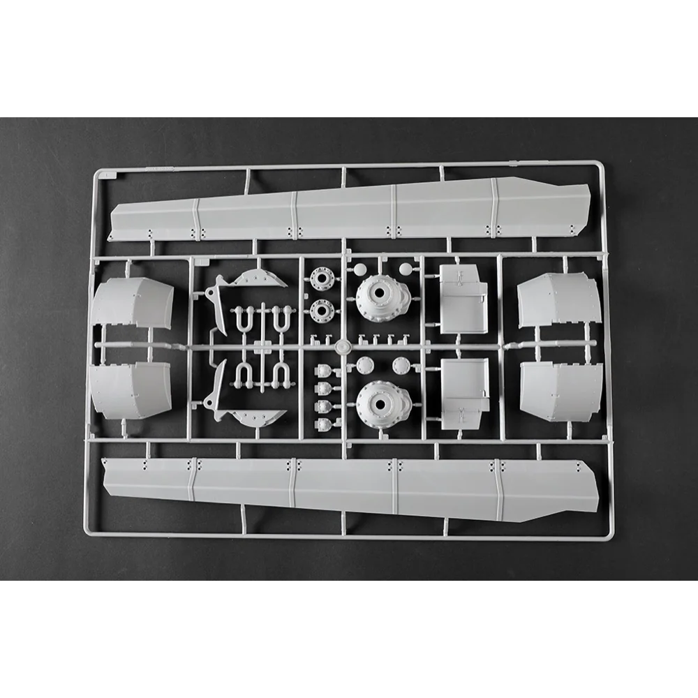 Trumpeter 1/16 Pz.Kpfw.VI Sd.Kfz.182 Tiger II (Henschel 105mm) Plastic Model Kit - Image 27