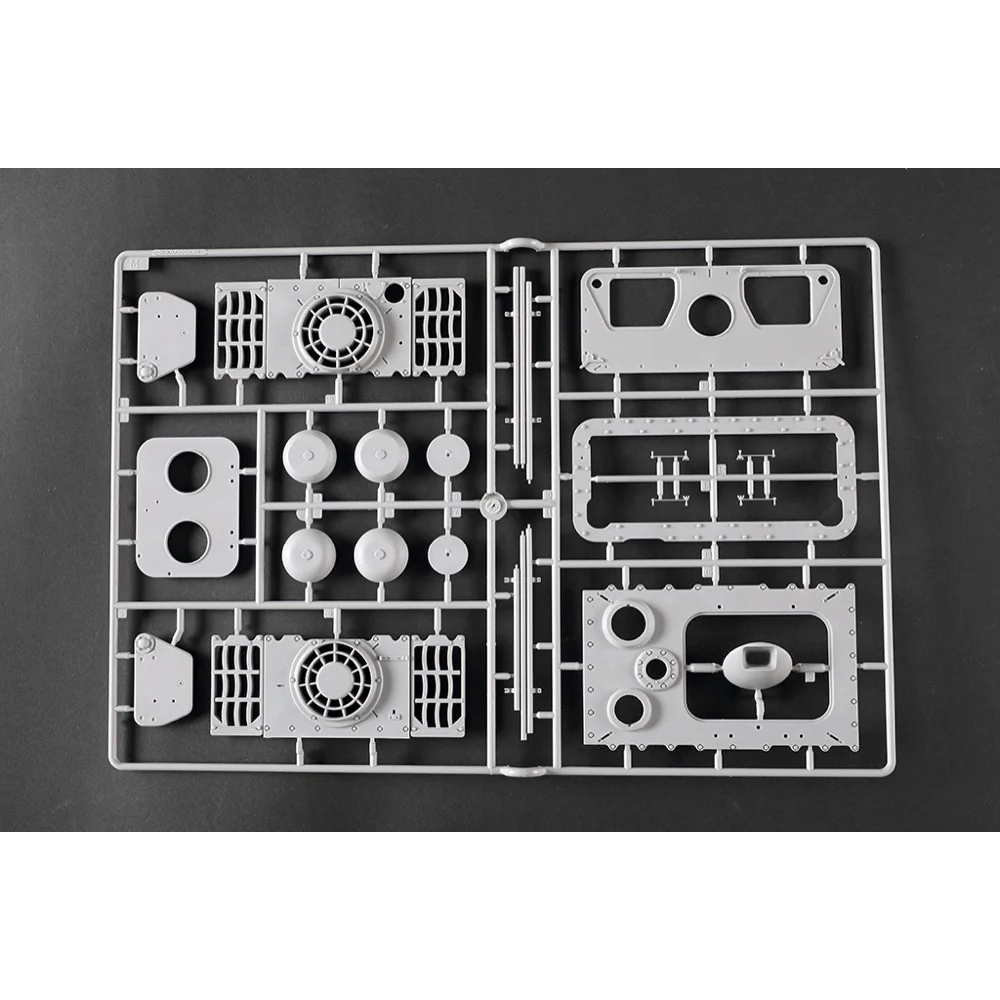 Trumpeter 1/16 Pz.Kpfw.VI Sd.Kfz.182 Tiger II (Henschel 105mm) Plastic Model Kit - Image 29